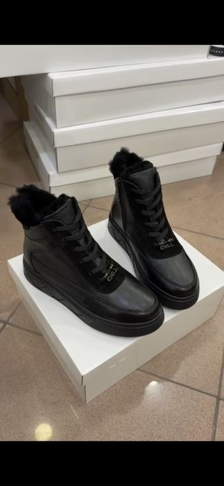 Зимние женские сапоги