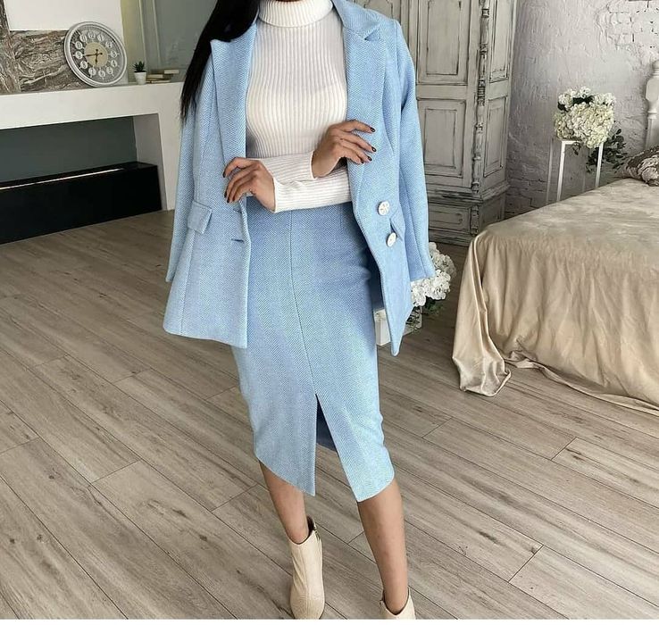 Костюм с юбкой (новый) отличного качества!