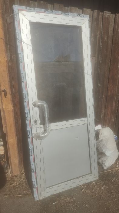 Продам алюминиевый дверь