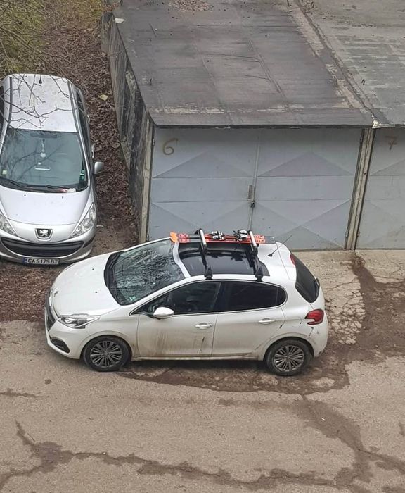 Напречни греди Peugeot 208 и ски багажник THULE