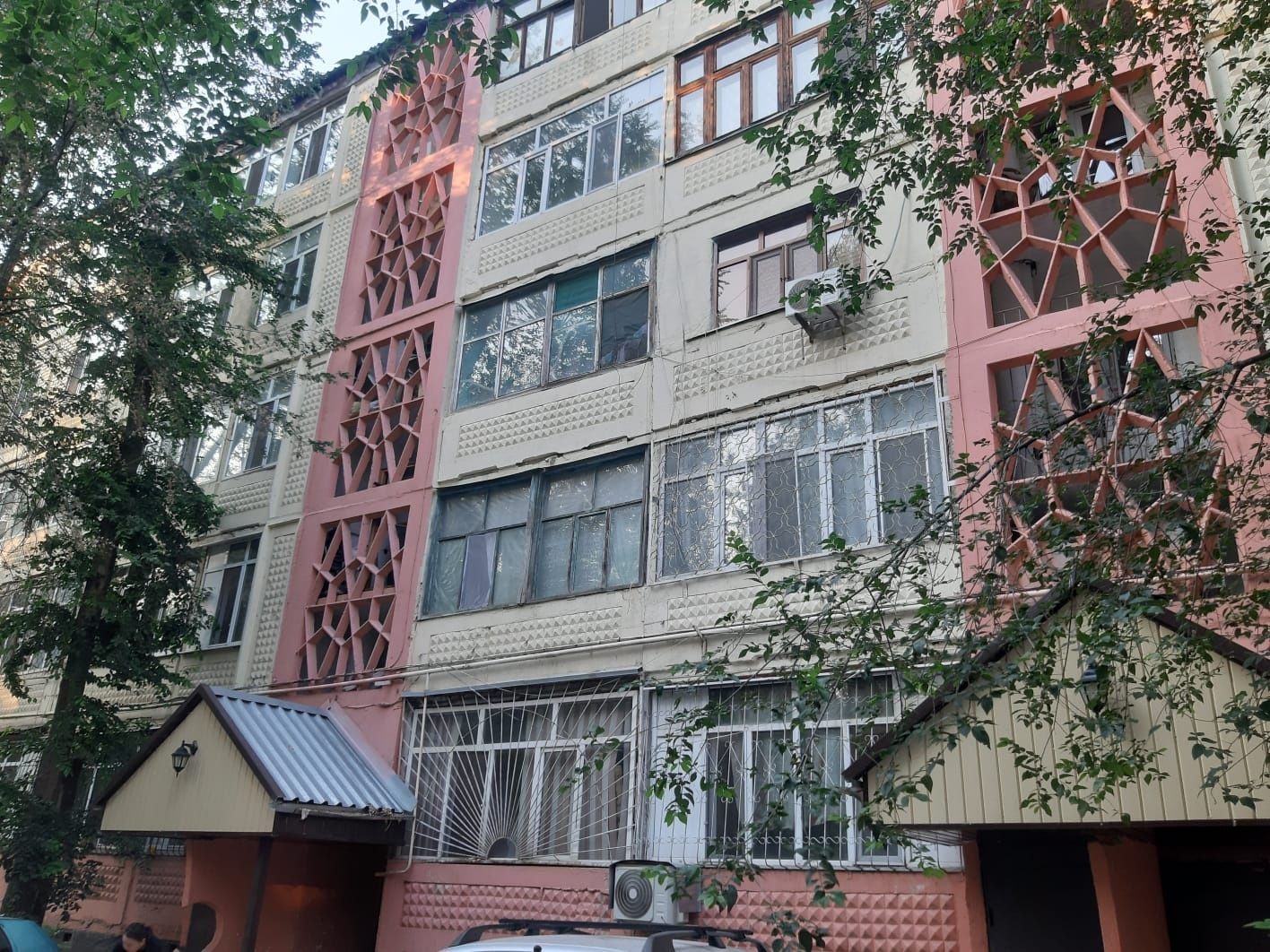 1-комн., 8 мкр., 1 этаж (улучшенная)