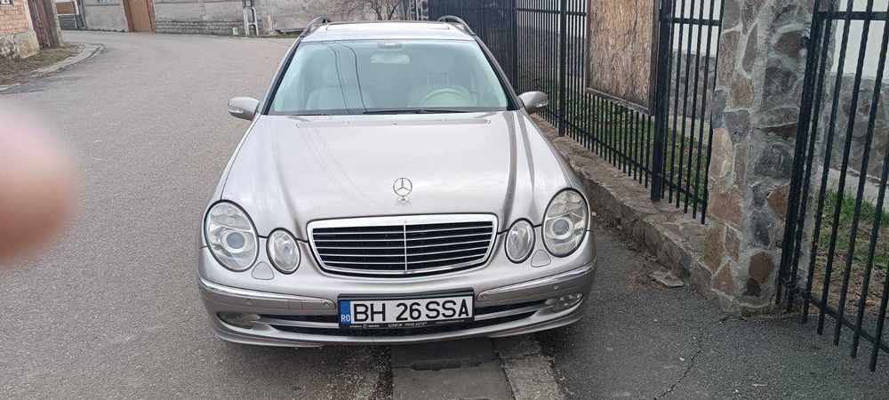 Mercedes E320 Avantgarde an 2004 impecabila