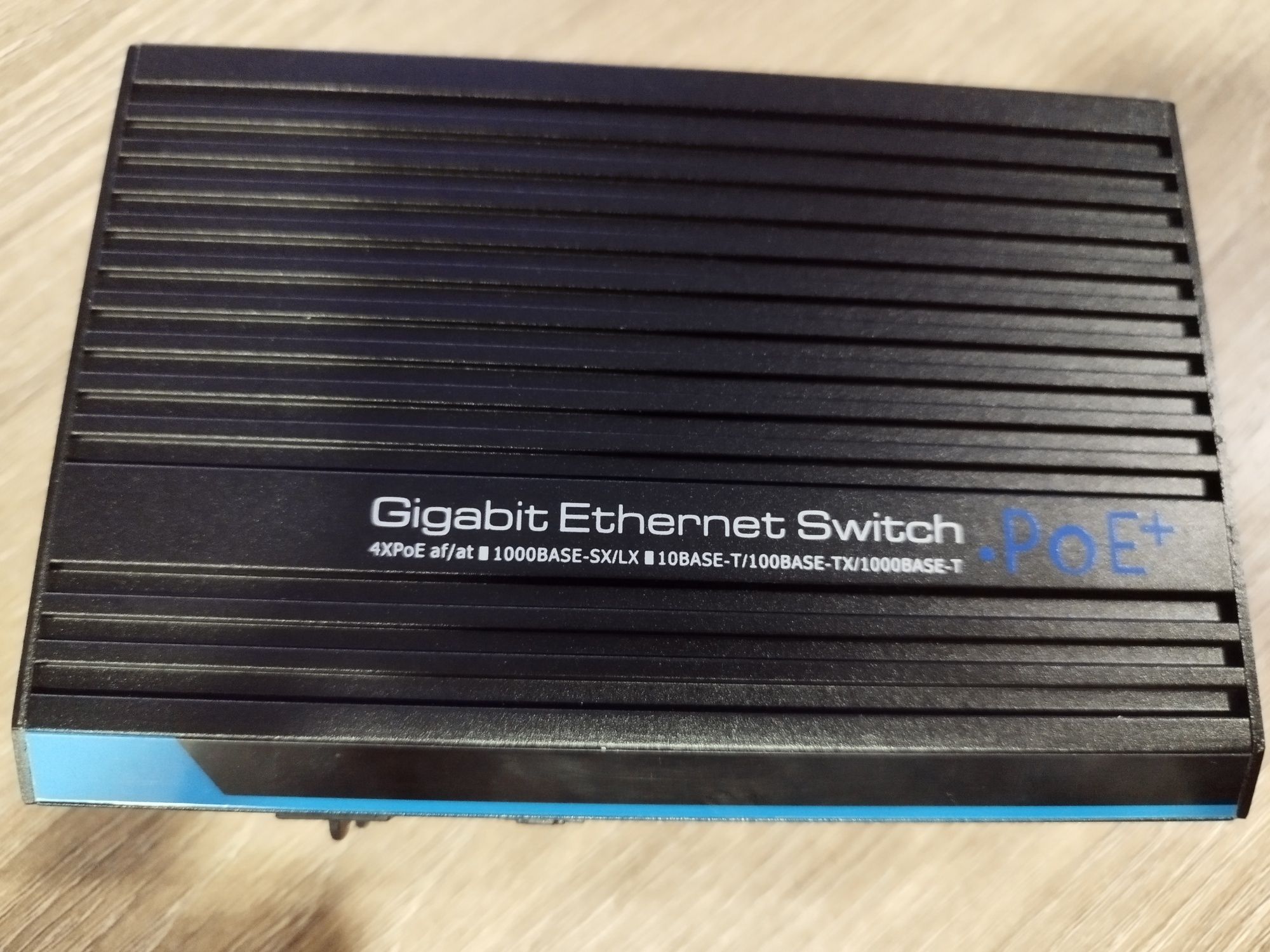 Utepo UTP7204GE-HPOE Индустриален Full Gigabit PoE switch суич