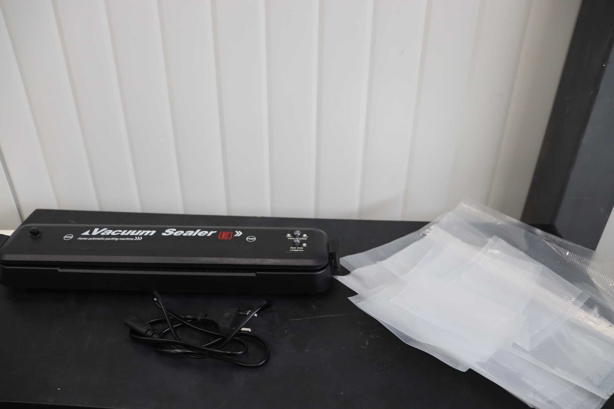Машина за вакуумиране и запечатване на храни Vacuum Sealer,