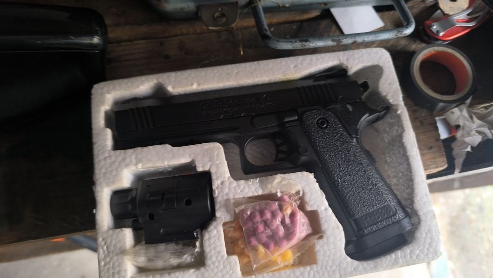 Vând pistol cu bile