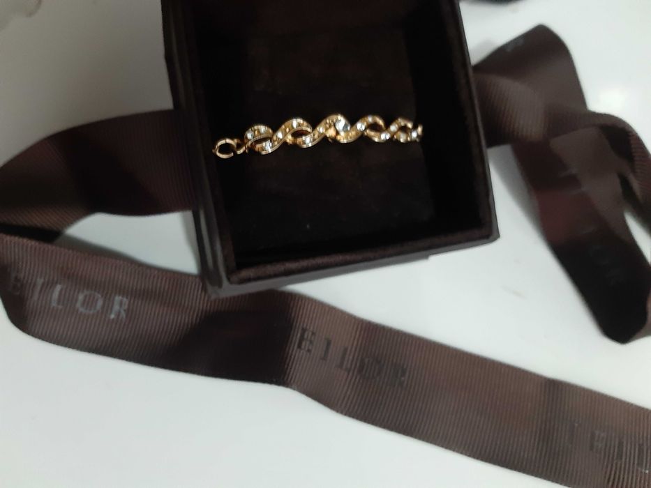 Bratara placata cu aur cu strasuri in cutie TEILOR cu fundita