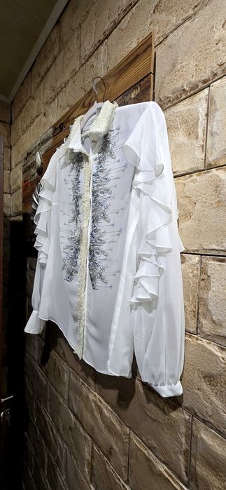 Риза и пола от букле Avin