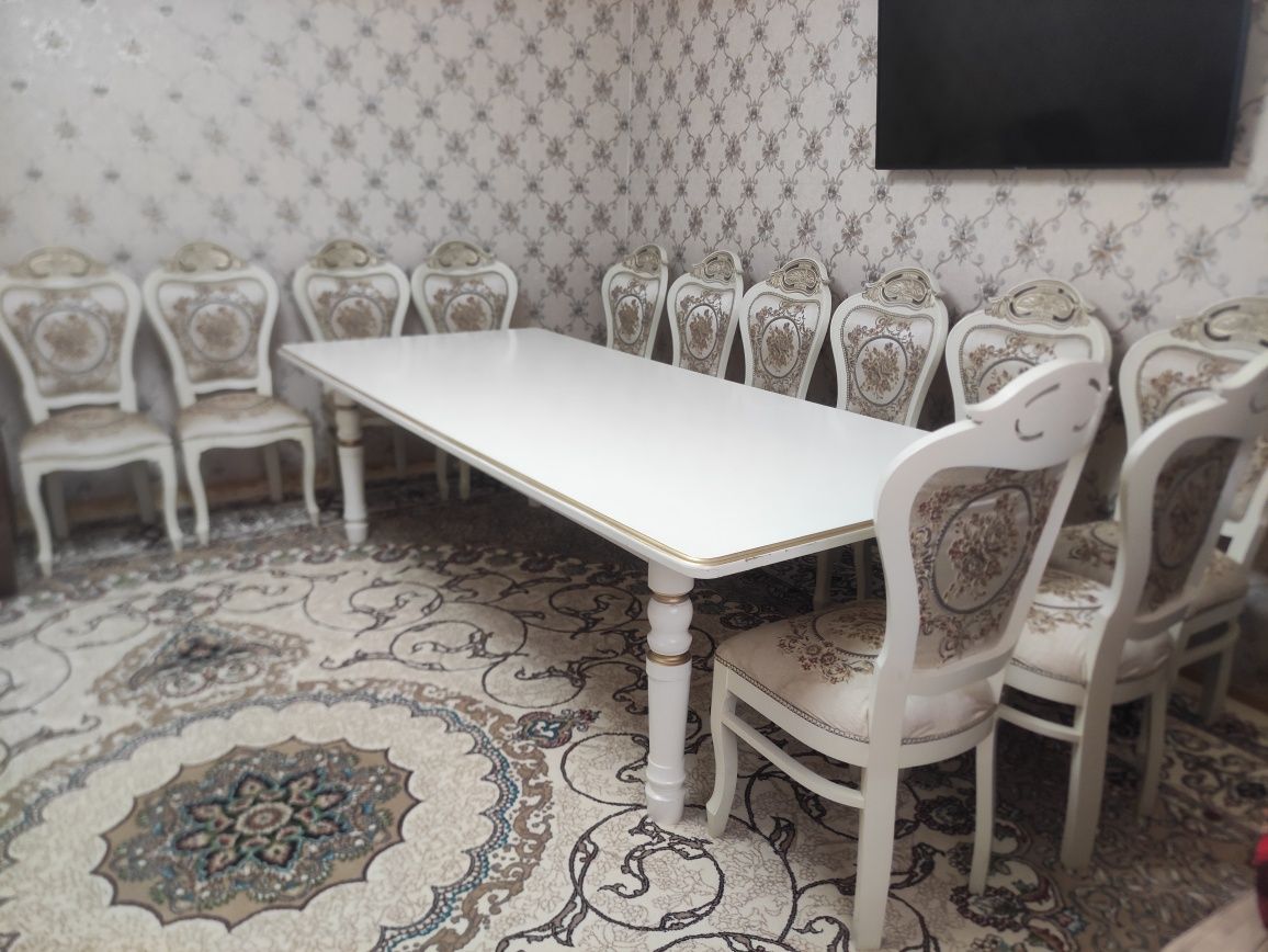 Стол стул 12тали сотилади.