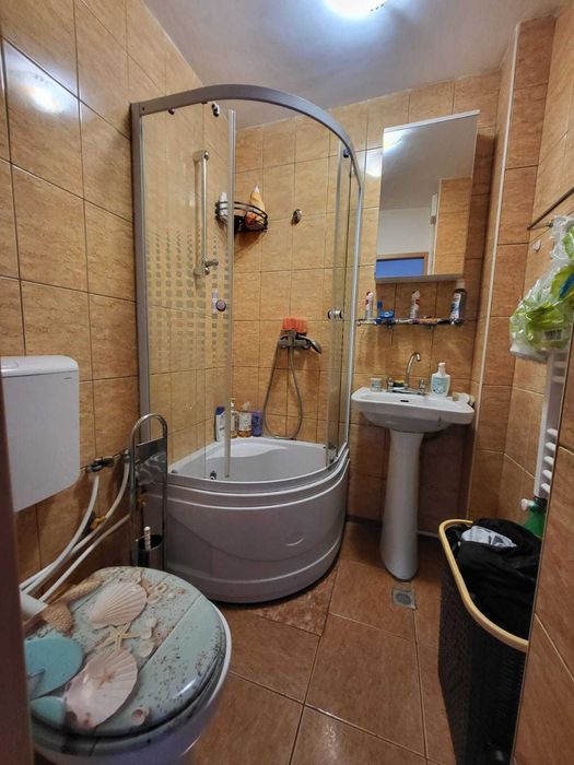 apartement 4 camere cu centrala proprie bloc 1981