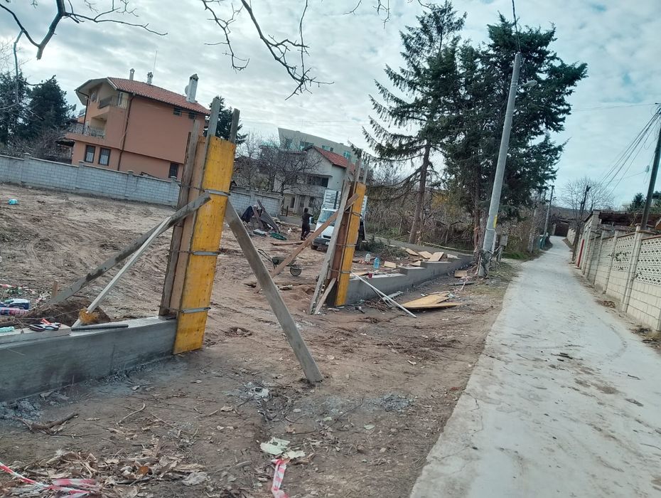 Извършвам строителни услуги