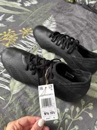 Продавам футболни обувки Adidas predator 43