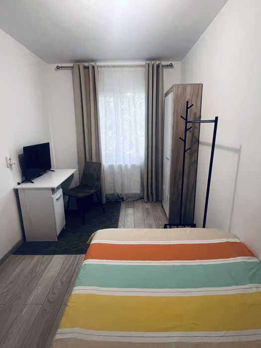 Persona fizica inchiriez camera intru apartament de 3 camere podu ros