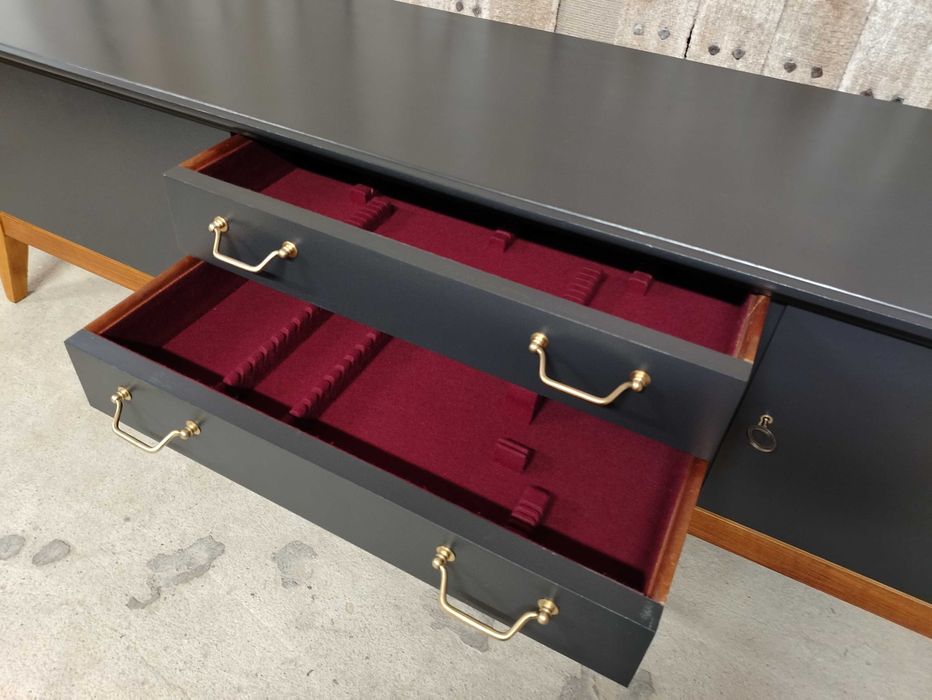 Comoda veche din lemn stil Mid Century Modern reconditionata /Servanta