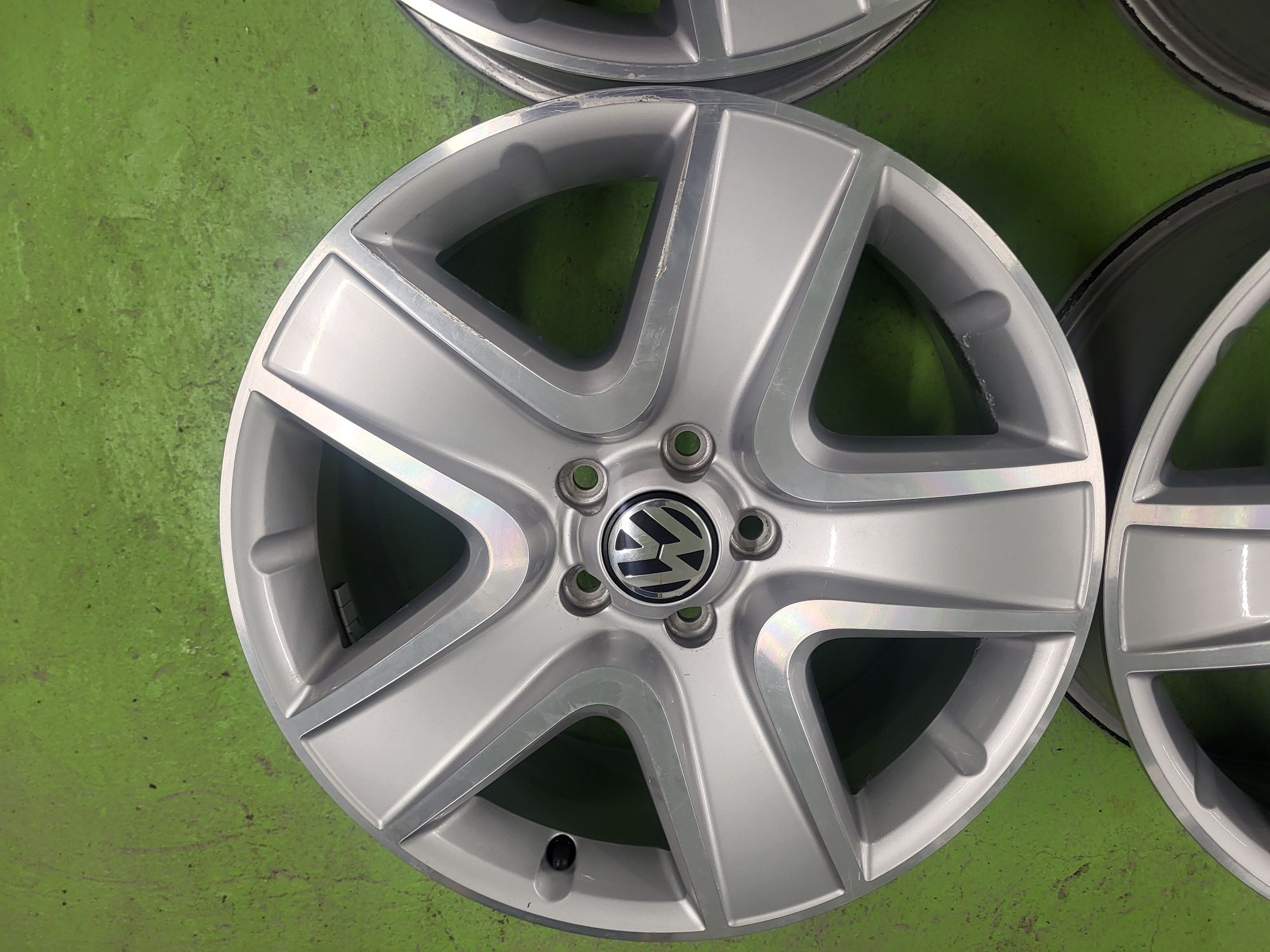 18 5x112 Vw Tiguan Touran Caddy Golf Passat  лети джанти 5х112