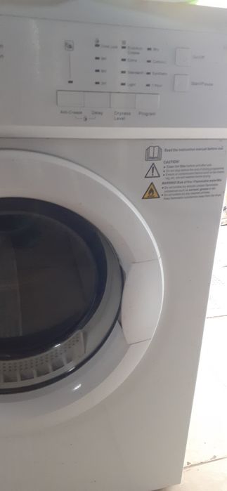Uscător de haine foarte puțin folosit