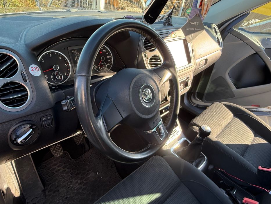 Vând VW Tiguan, 2011, diesel, 4x4 permanent, 8600 euro.