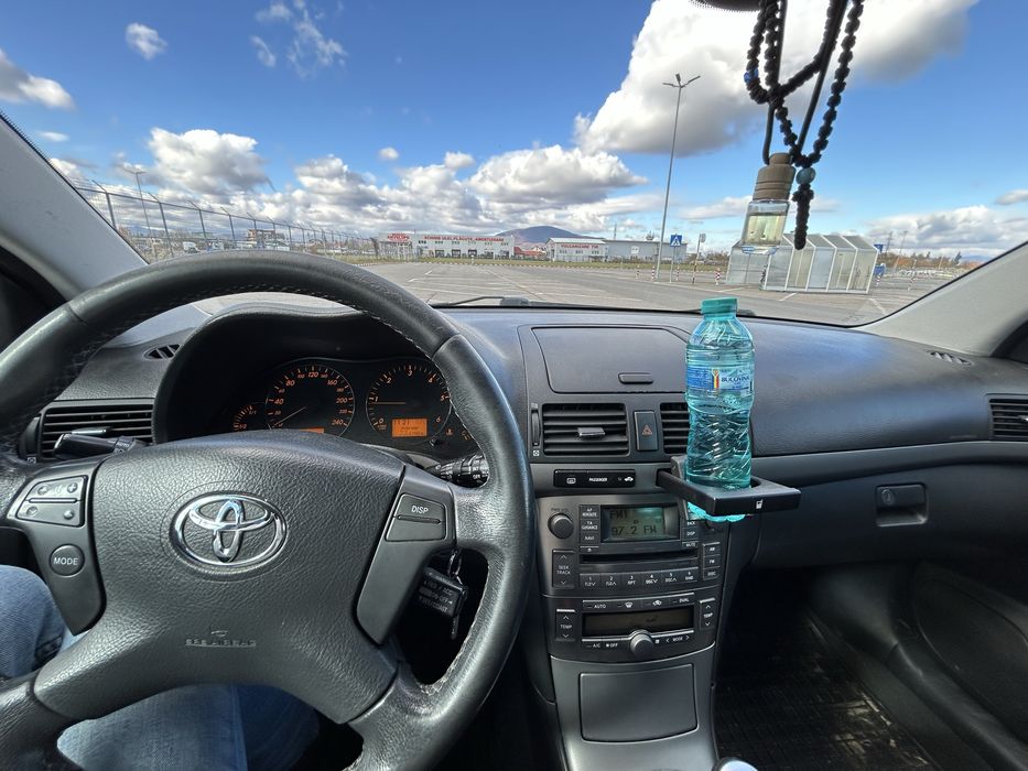 Vând Toyota Avensis 2.0