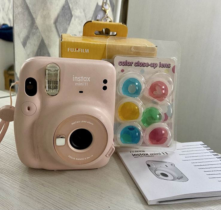 Продаю Instax Mini 11 с чехлом и линзами