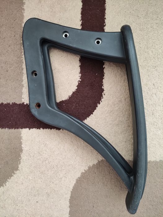 Продавам офис столове и части за тях