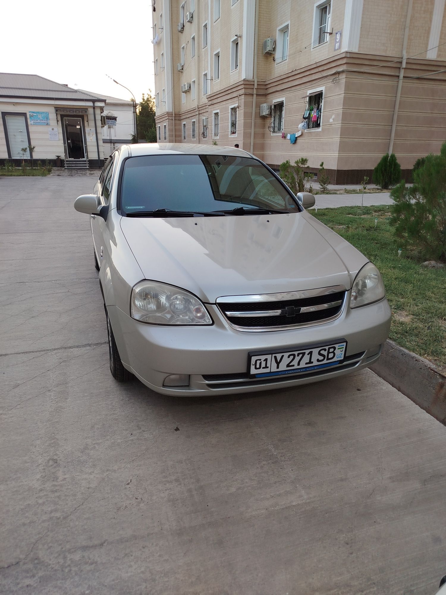 Ласетти 1.8 сотилади