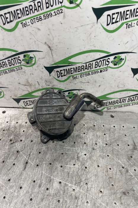 Pompa vacuum mecanica A 611 230 00 65 Mercedes-Benz C-Class W203/S203