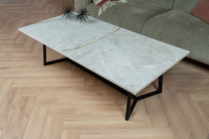 Jurnalniy stolik loft