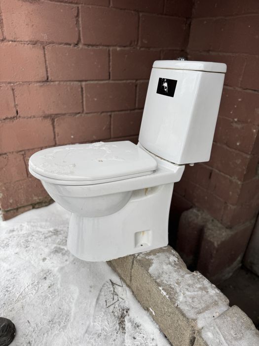 Продам  унитаз  в хорошем состоянии 10 тыс