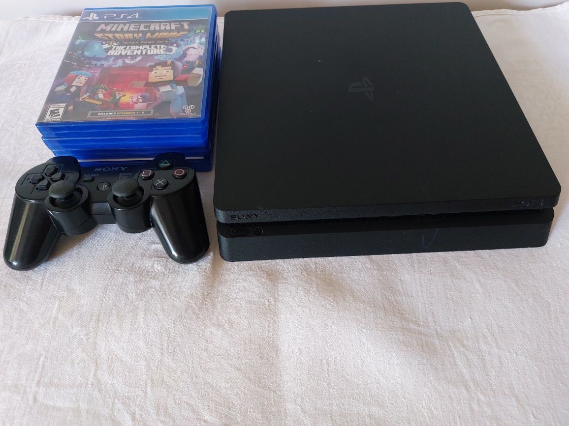 Игровая консоль PlayStation 4