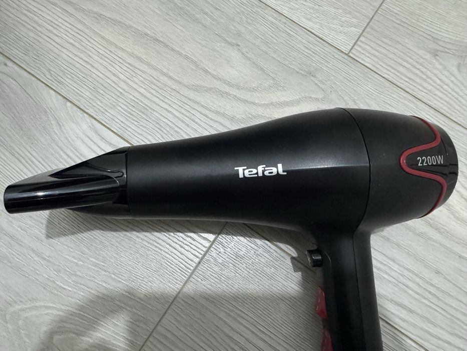 Фен Tefal обычная.