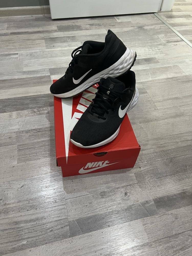 Nike маратонки 44,5