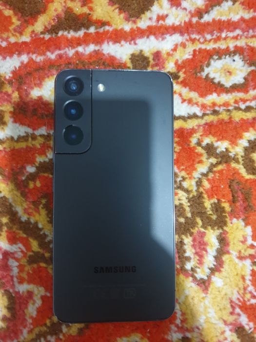 Samsung s22 256/8
