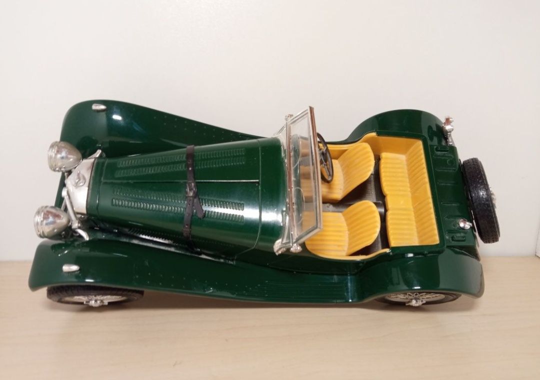 Jaguar SS100 anul 1937bburago 1:18
Scara 1:18
Bburago 

Preț pe bucata
