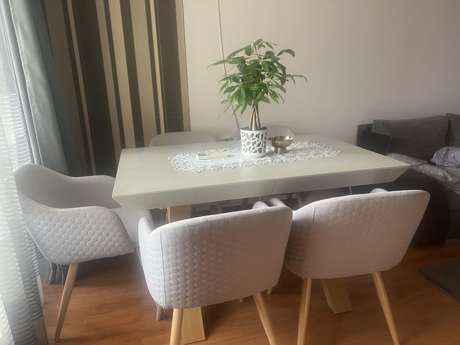 Трапезна маса и столове