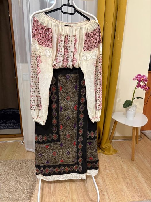 Vand costume populare vechi
