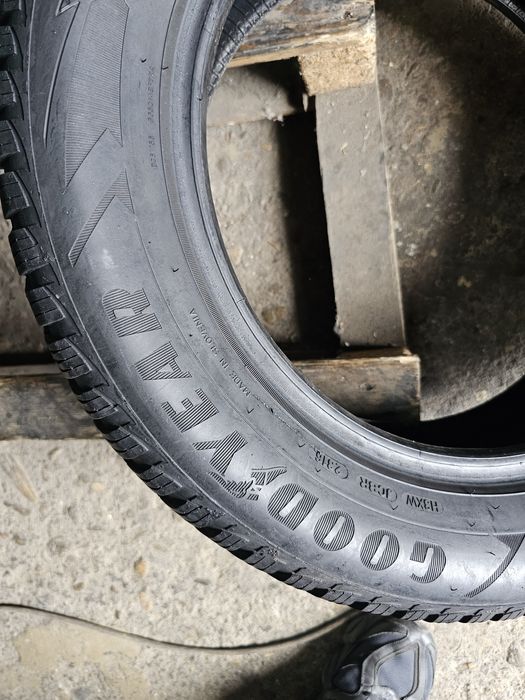 2 anvelope iarna 205 60 16 Goodyear