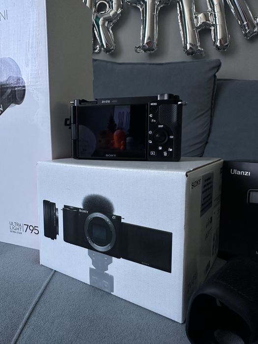 Продам камеру ZV-E10 в отличном состоянии