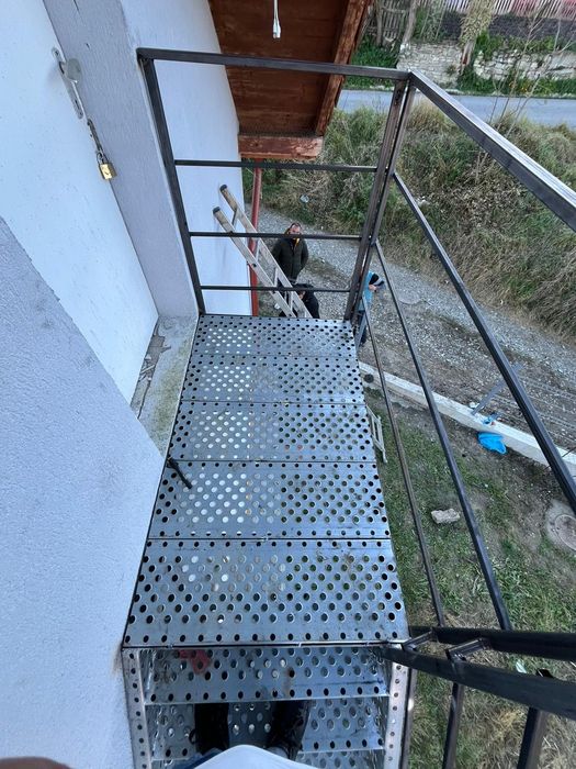Scări metalice zincate