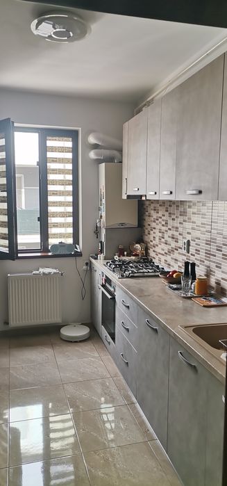 Văd apartament 3 camere