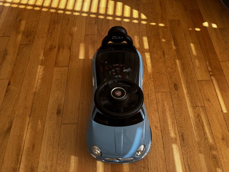 Детска кола за яздене FIAT 500 – със звуци и клаксон