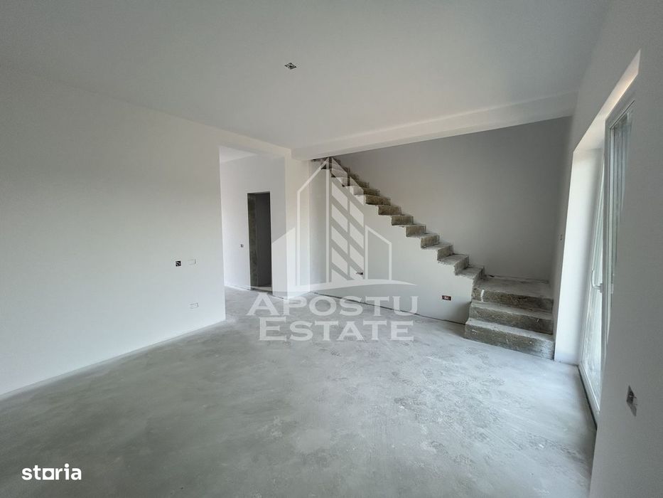 Vand apartament in triplex P+E+M, proiect deosebit, la alb, Sacalaz.