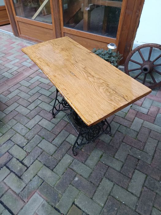 Masa de toaleta , lavoar baie , birou  din mașină de cusut