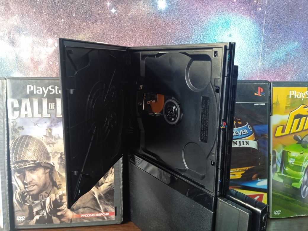 PlayStation 2 с игровыми дисками и memory card fmcb