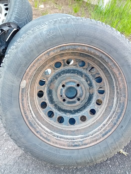 Cauciucuri iarna 185/65 R15 jante tabla si capace