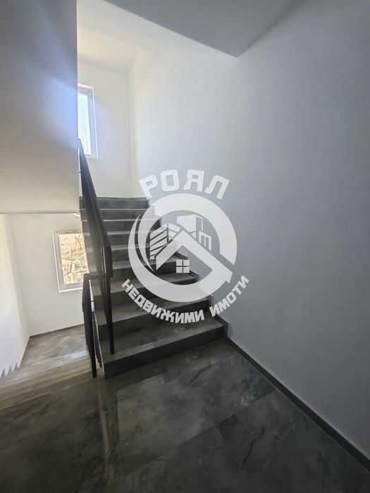 Продава се Тристаен апартамент в Пловдив, Коматевски възел - 102 кв.м за 1098 €/кв.м - Снимка #11