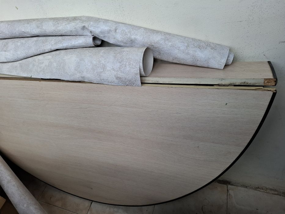 Продам стол за 1000тг