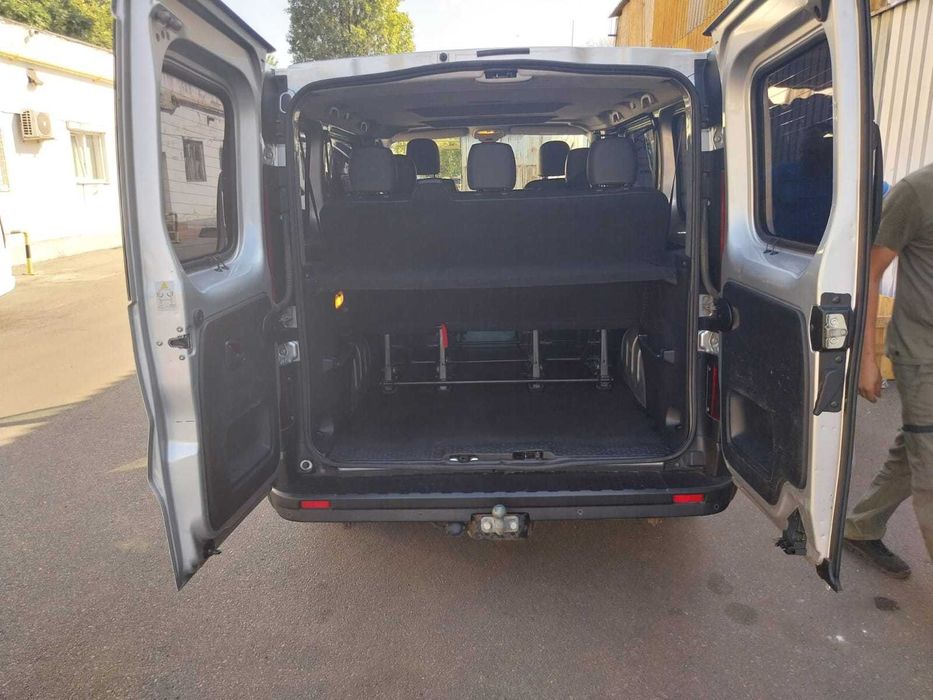 Vand Renault Trafic, model lung 7+1 locuri in stare foarte buna