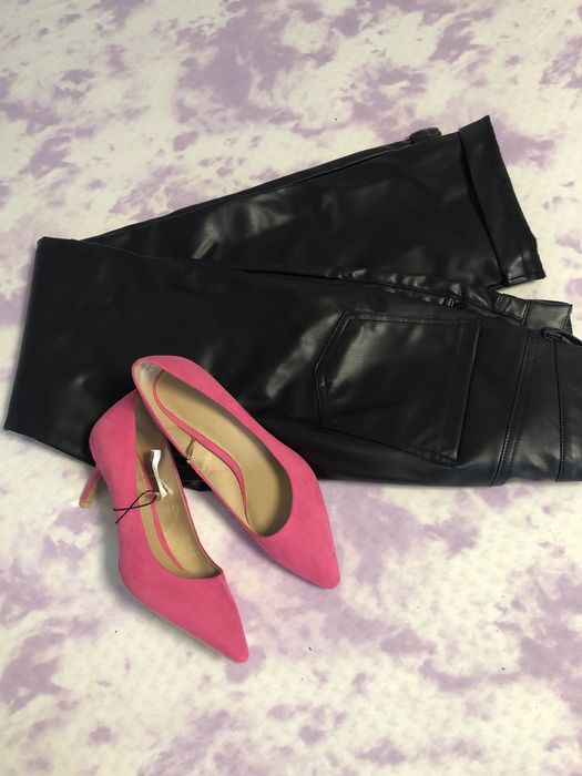 Pantofi fuxia 36 HM și pantaloni Zara S