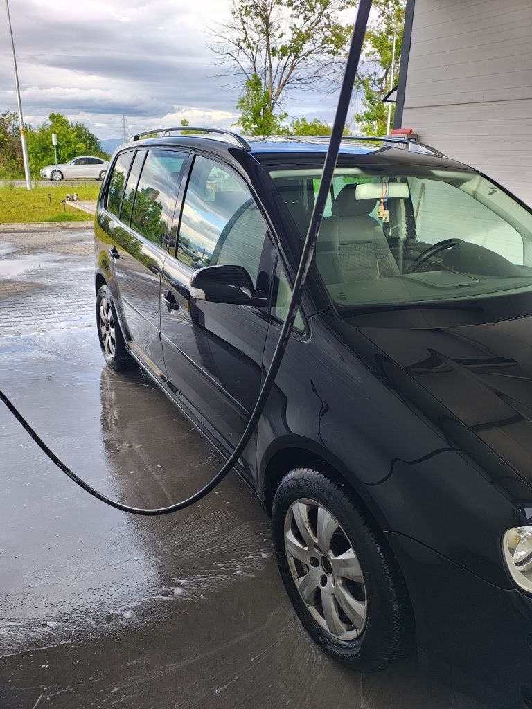 Vw touran 1.9 105к.с 2005 г