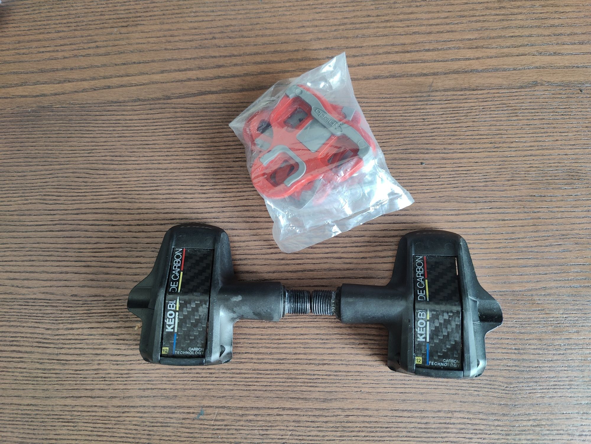 Pedale Look Keo Carbon Blade + plăcute Xpedo joc 4,5 grade noi