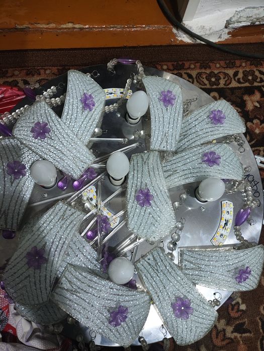 Срочно! продаю люстрю. б/у. в рабочем состоянии